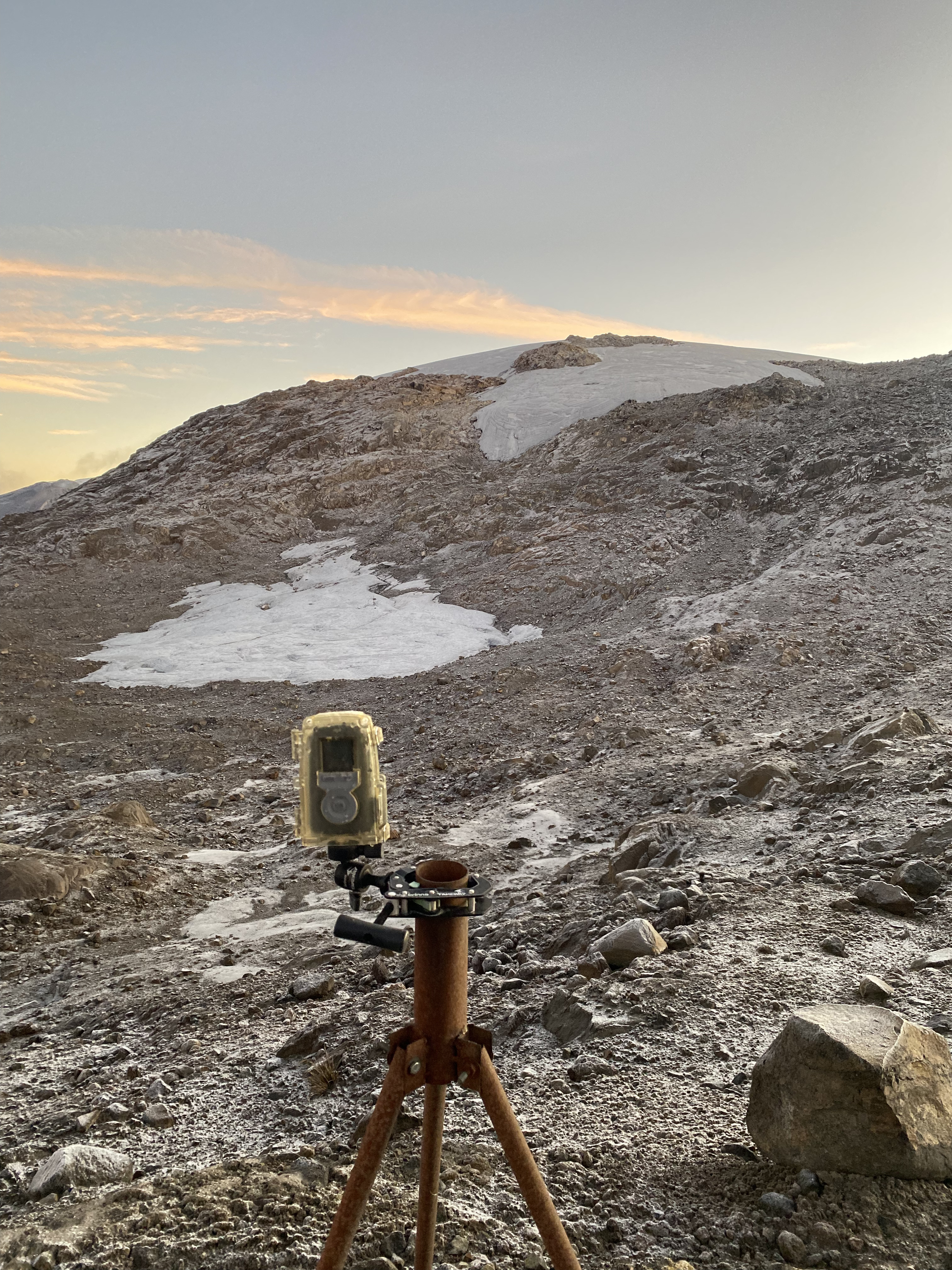 Cámara de fotoseguimiento del glaciar El Hongo