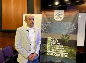 Jorge Luis Ceballos, profesional del Grupo Alta Montaña del Ideam.