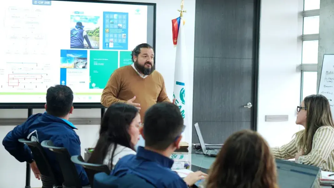 Ideam - Directora del Ideam impulsa la modernización de la Red Hidrometeorológica Nacional