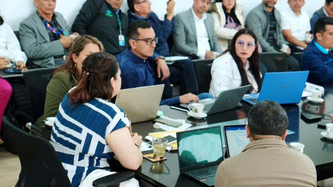 Ideam - Directora del Ideam impulsa la modernización de la Red Hidrometeorológica Nacional