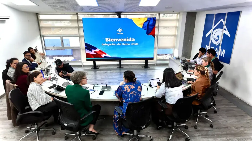 Delegación del Reino Unido visita el Ideam para para fortalecer la lucha contra la deforestación en Colombia