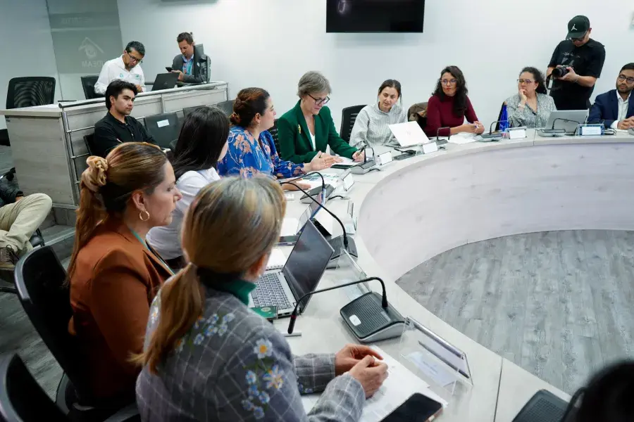 Delegación del Reino Unido visita el Ideam para para fortalecer la lucha contra la deforestación en Colombia